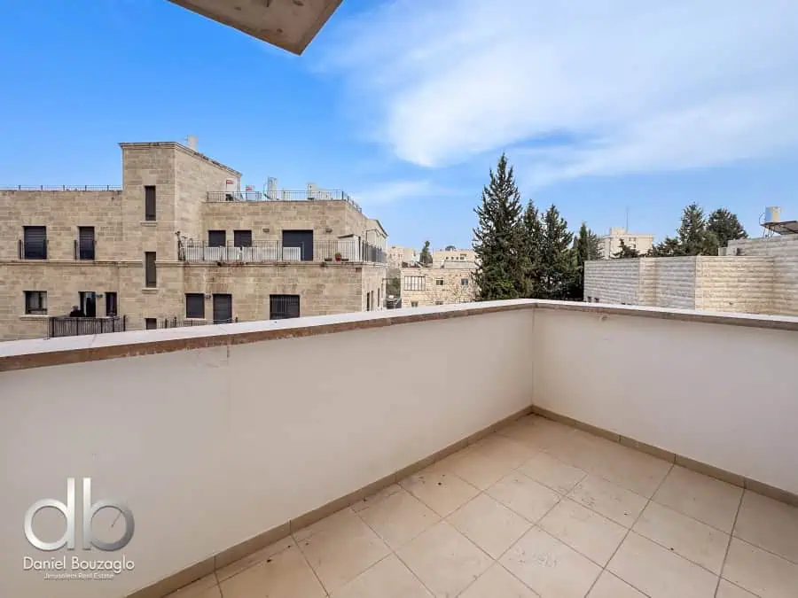 Hamoshava building 2br on the 2nd floor 6