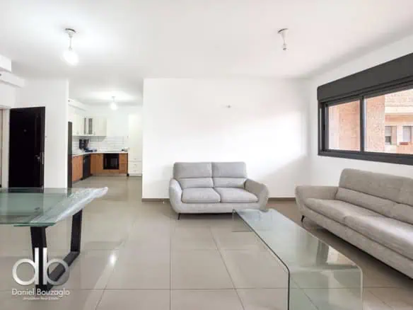Hamoshava building 2br on the 2nd floor