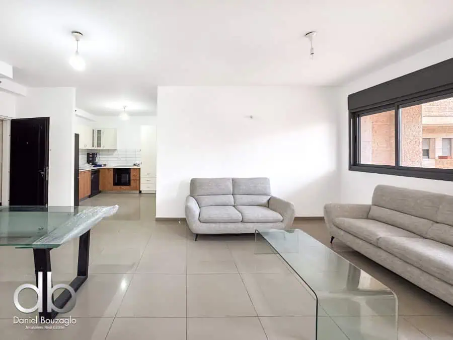 Hamoshava building 2br on the 2nd floor