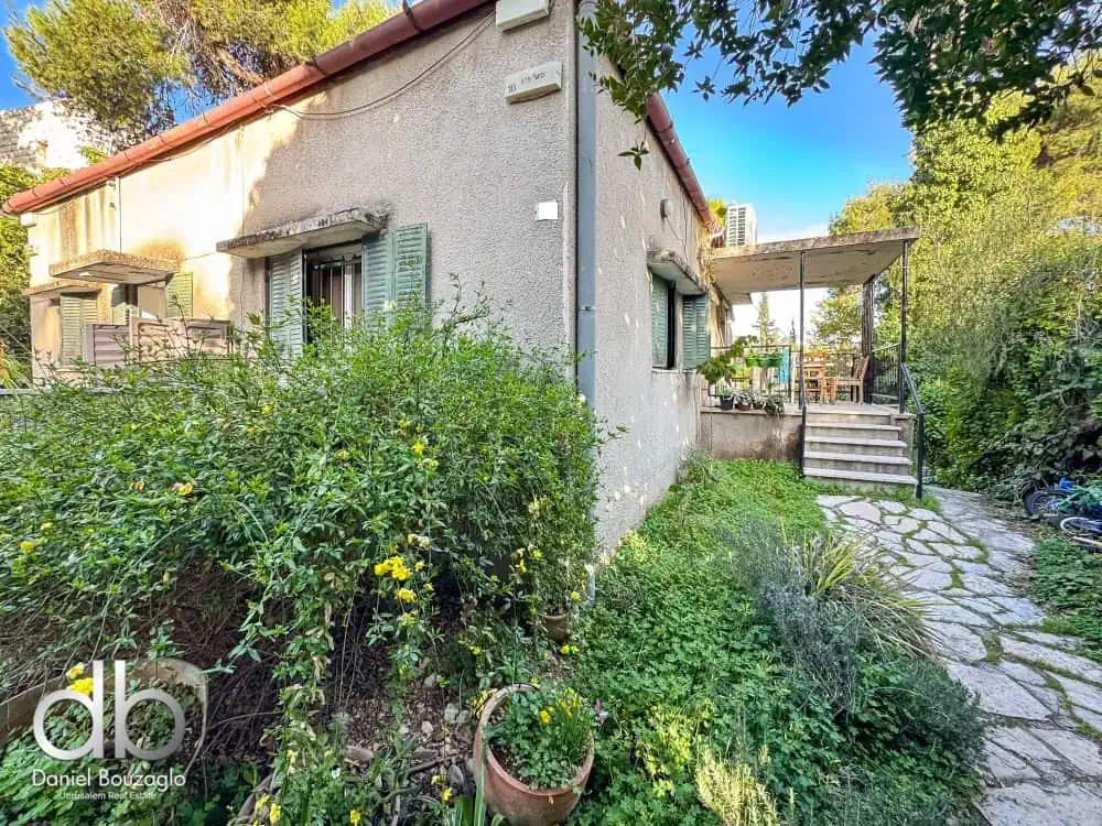 מגרש עם 2 וילות וזכויות בניה בית הכרם ירושלים