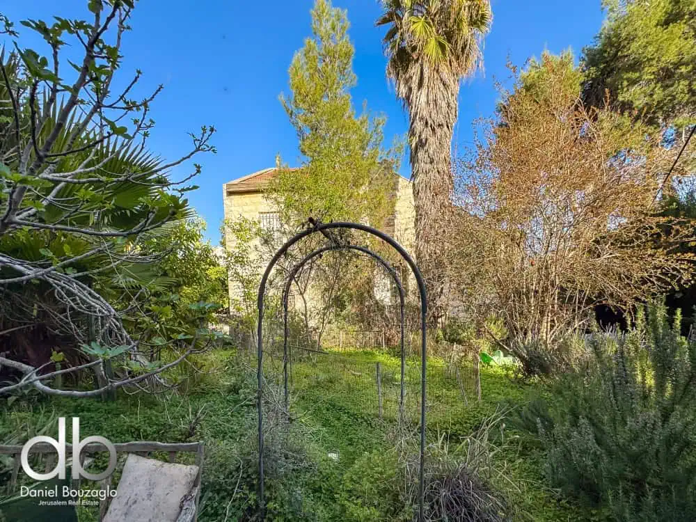 מגרש עם 2 וילות וזכויות בניה בית הכרם ירושלים