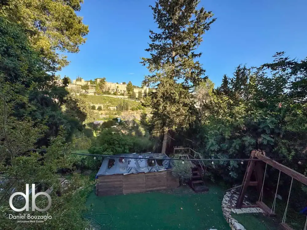 מגרש עם 2 וילות וזכויות בניה בית הכרם ירושלים