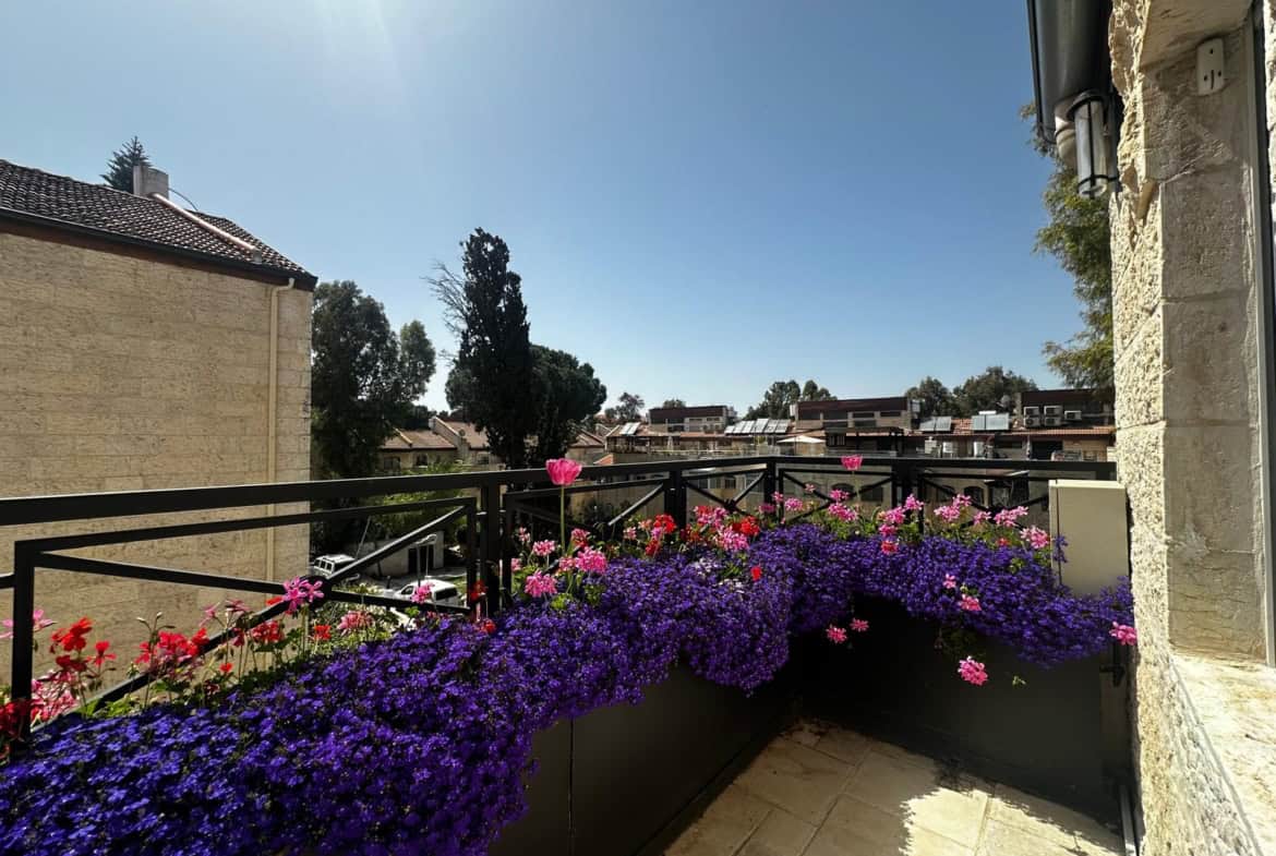 Dan street Penthouse in Baka Jerusalem