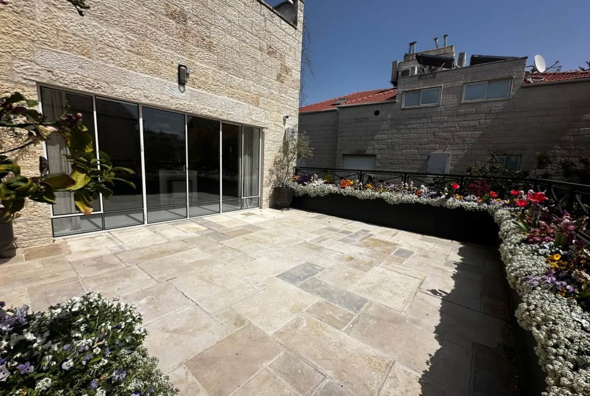Dan street Penthouse in Baka Jerusalem