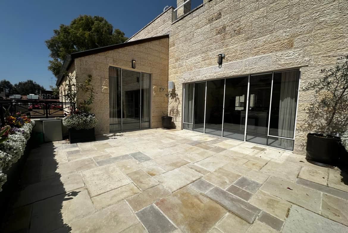 Dan street Penthouse in Baka Jerusalem