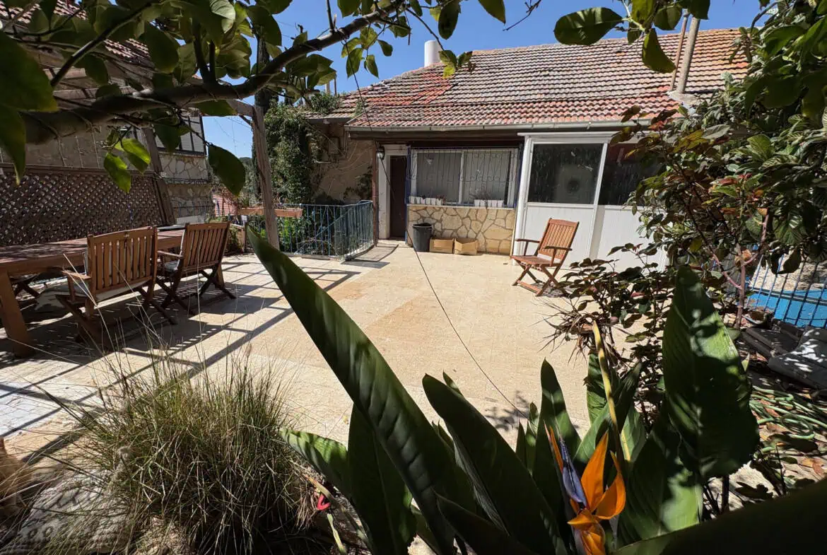 Neve Shanan 2br with yard for sale - Nayot