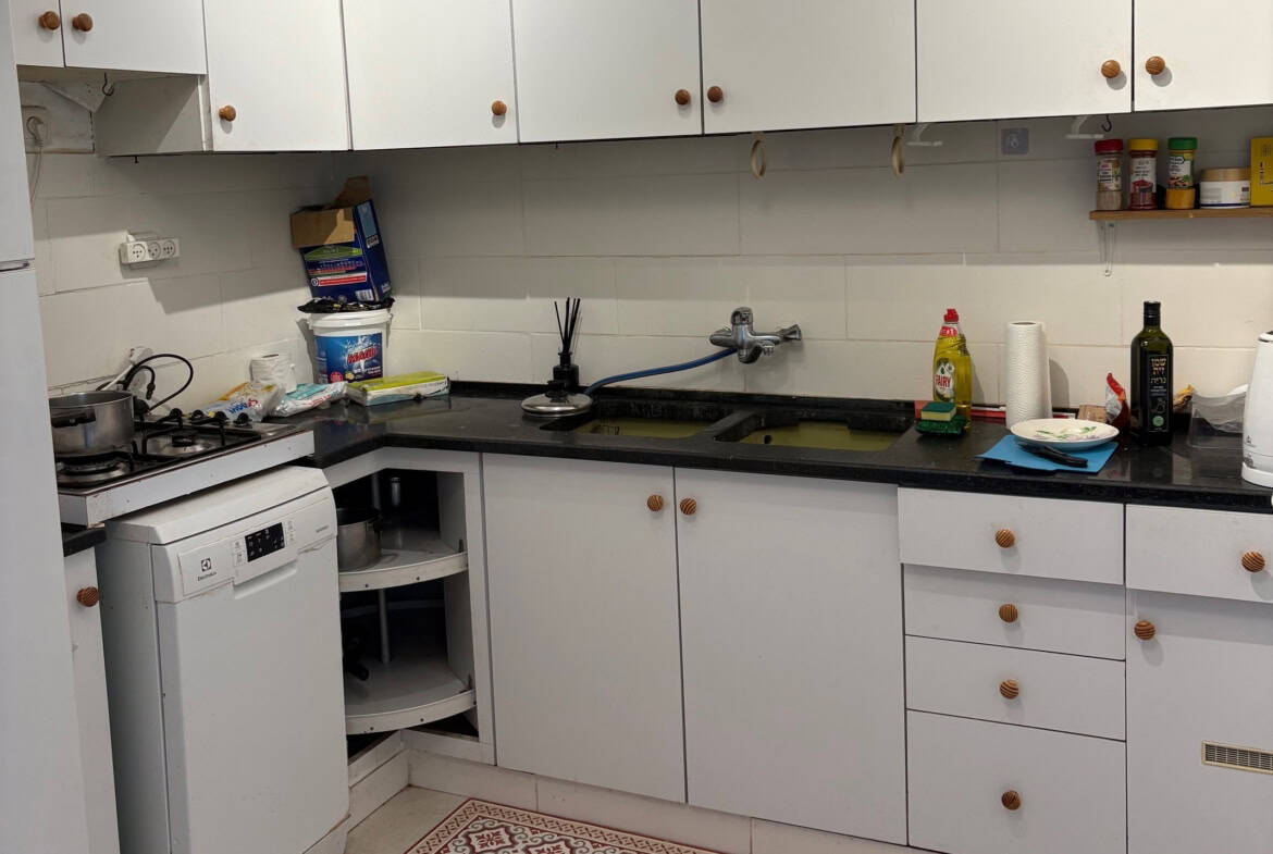 Neve Shanan 2br with yard for sale - Nayot