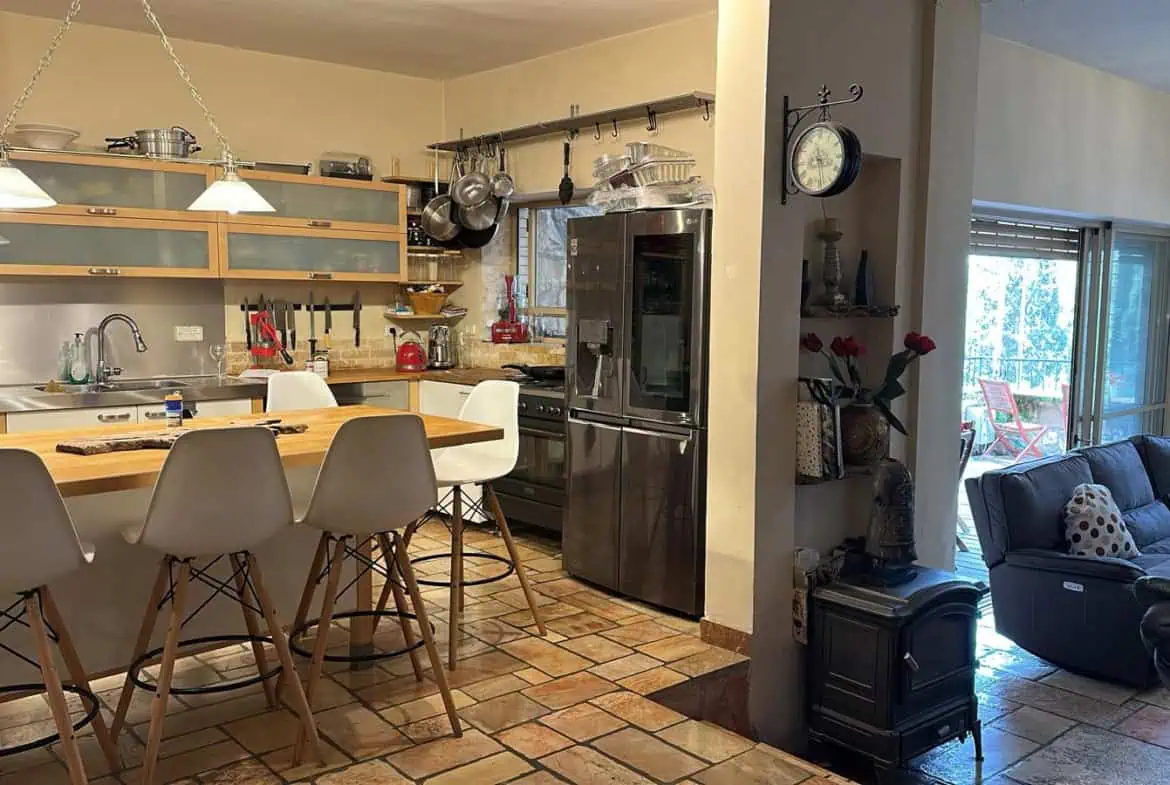 Neve Shanan Nayot Duplex with Garden for sale - Nayot