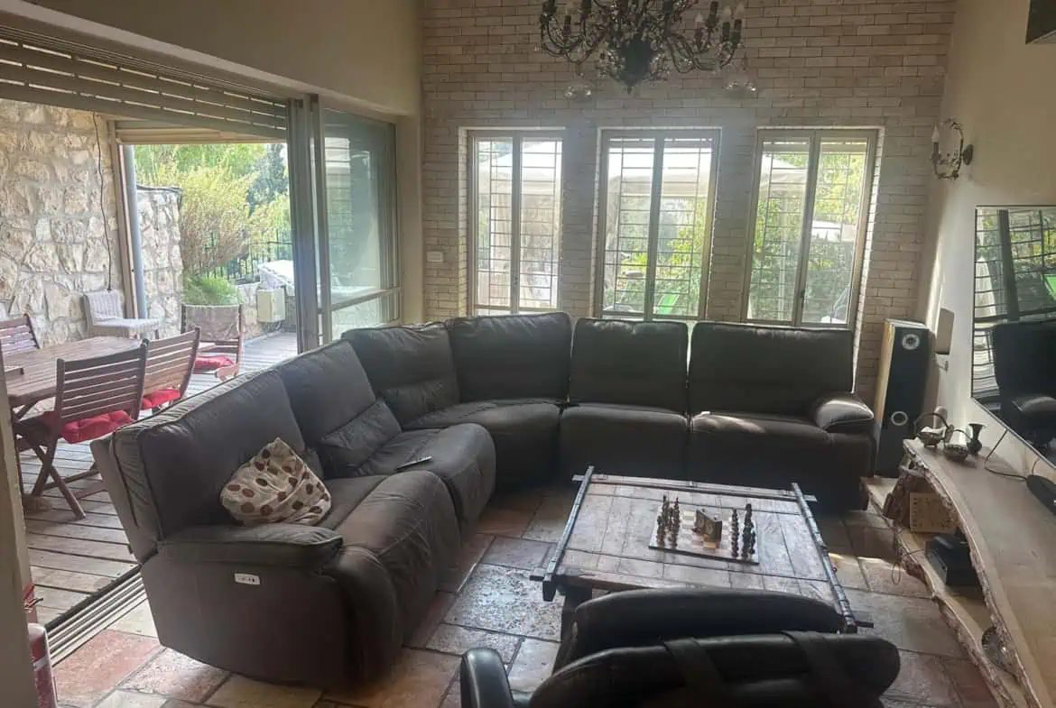 Neve Shanan Nayot Duplex with Garden for sale - Nayot