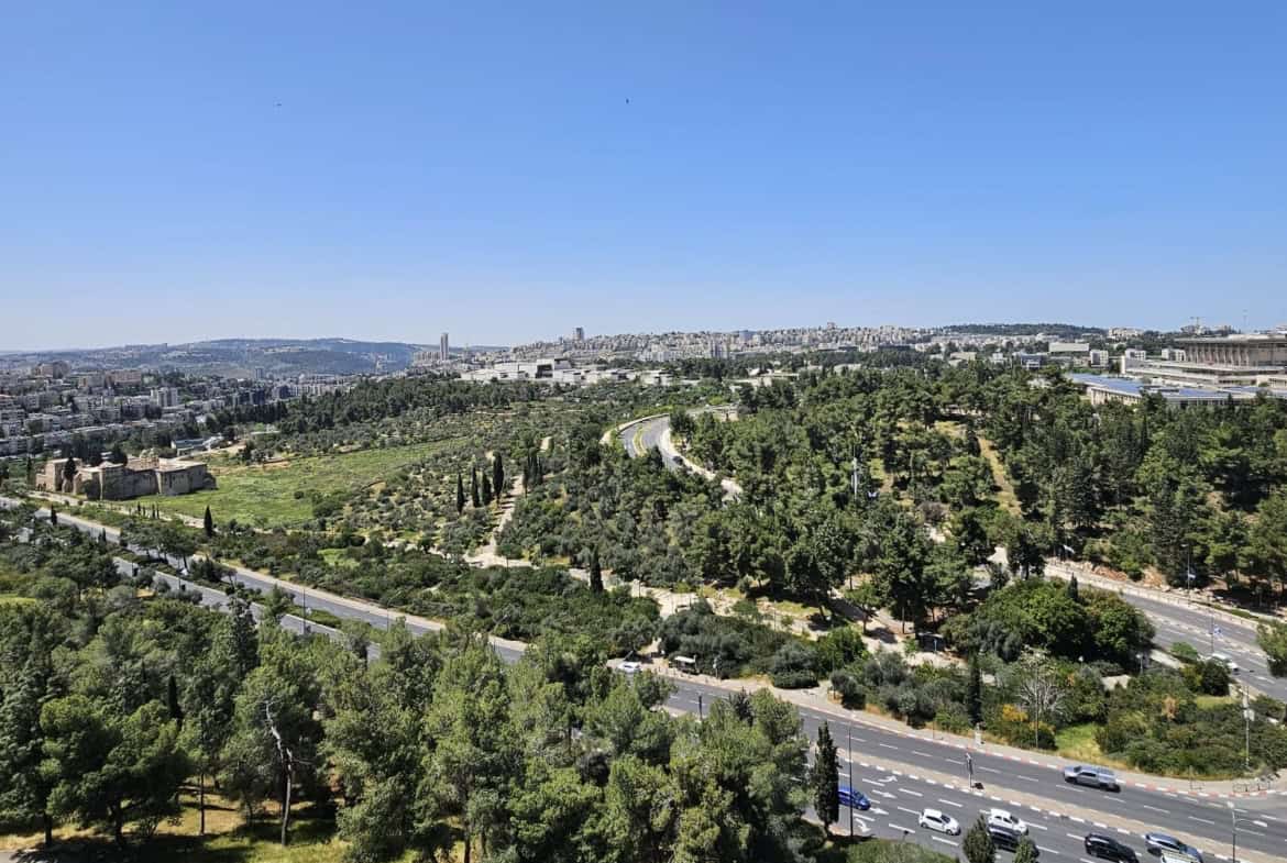 Wolfson towers renvovated 2br for sale 12 Wolfson towers renovated 2br for sale