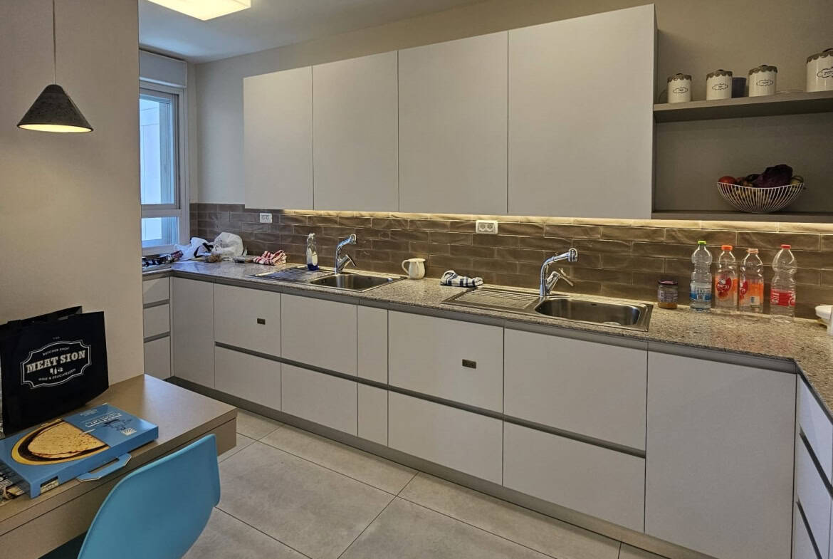 Wolfson towers renvovated 2br for sale 5 Wolfson towers renovated 2br for sale