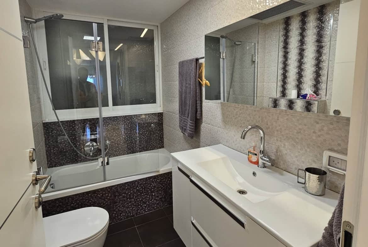 Wolfson towers renvovated 2br for sale 7 Wolfson towers renovated 2br for sale