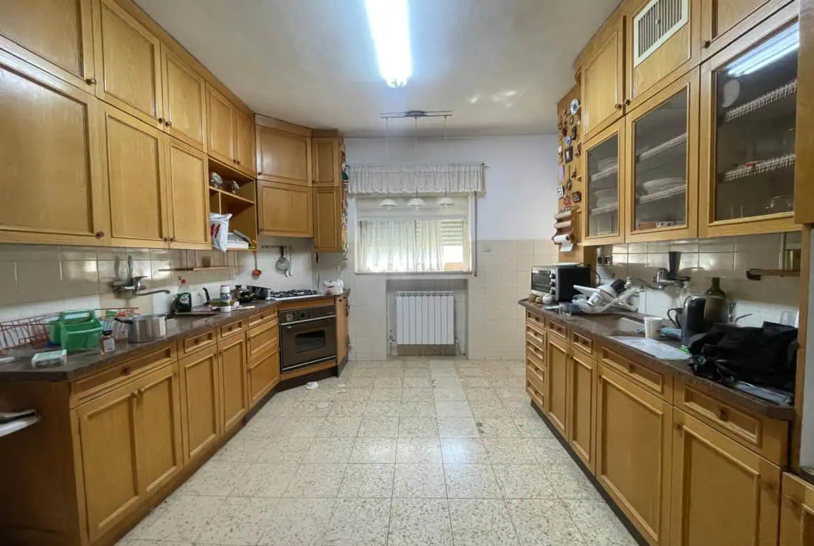 דירת 4 חדרים למכירה ברחוב עובדיה מברתנורא