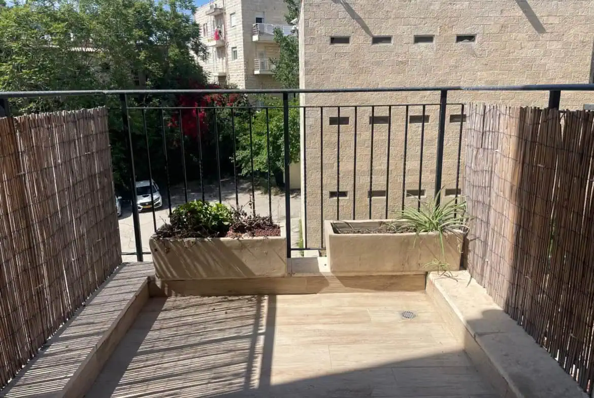 דירת 4 חדרים למכירה ברחוב עובדיה מברתנורא