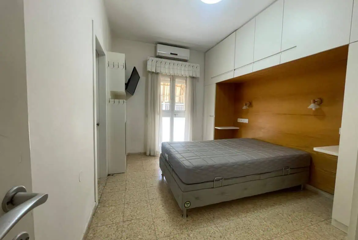 דירת 4 חדרים למכירה ברחוב עובדיה מברתנורא