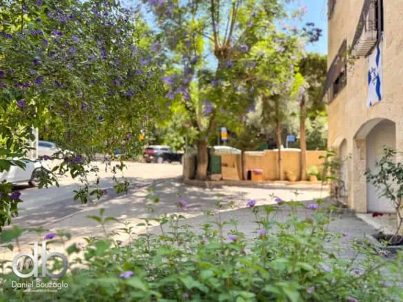 Hatibonim st Rechavia 3br duplex apt for sale