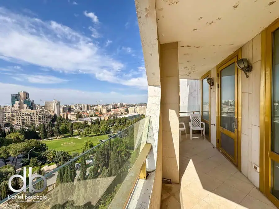 Leonardo hotel Jerusalem 1br apt for sale
