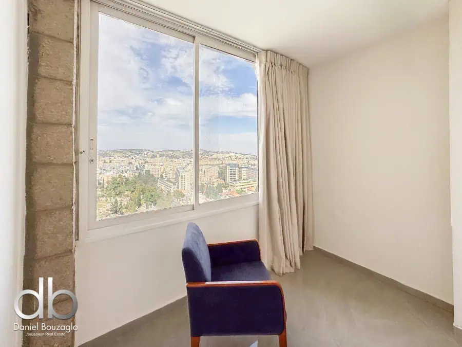 Leonardo hotel Jerusalem 3br B side apt for sale