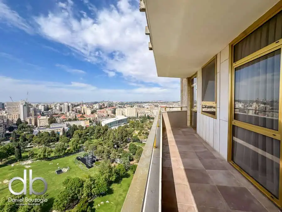 Leonardo hotel Jerusalem 3br B side apt for sale