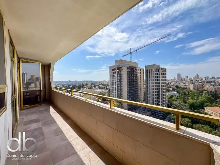 Leonardo hotel Jerusalem 3br B side apt for sale