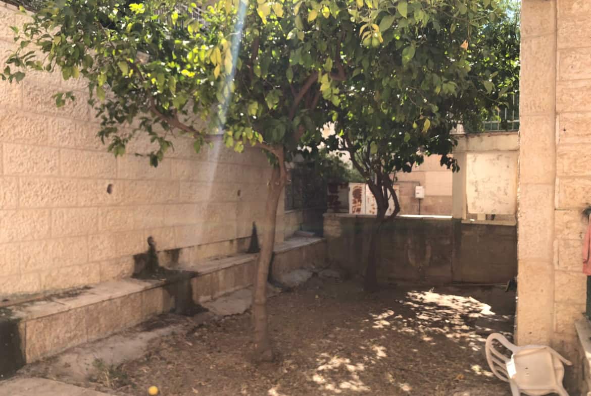 Ben Yefunne Baka 2br garden apt rental