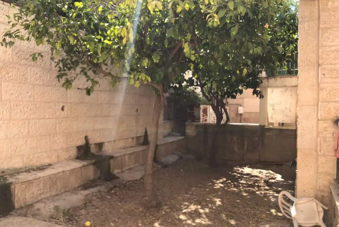 Ben Yefunne Baka 2br garden apt rental 40 Ben Yefunne Baka 2br garden apt rental