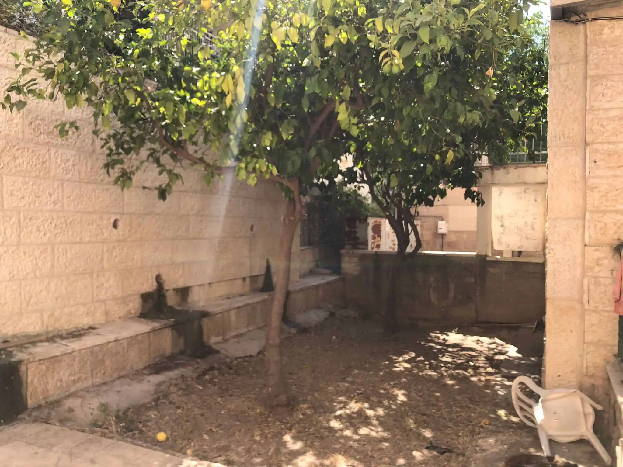 Ben Yefunne Baka 2br garden apt rental