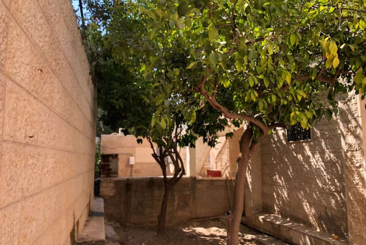 Ben Yefunne Baka 2br garden apt rental