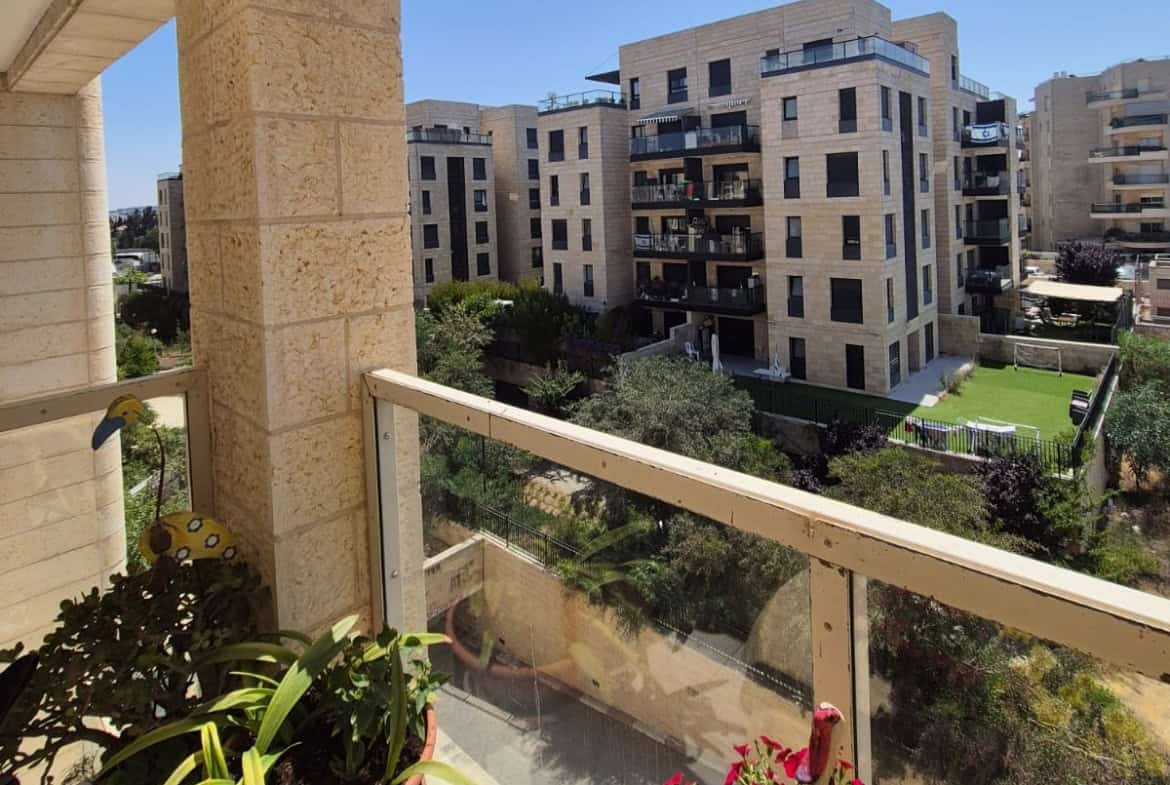 Hebron rd Alennby complex re-sale 2br