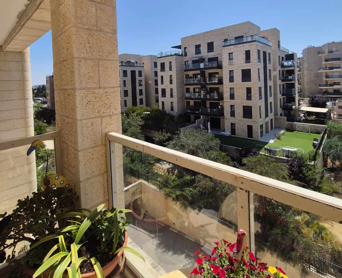 Hebron rd Alennby complex re-sale 2br