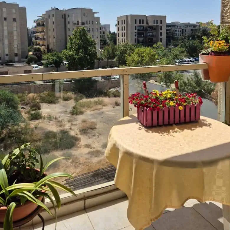 Hebron rd Alennby complex re-sale 2br