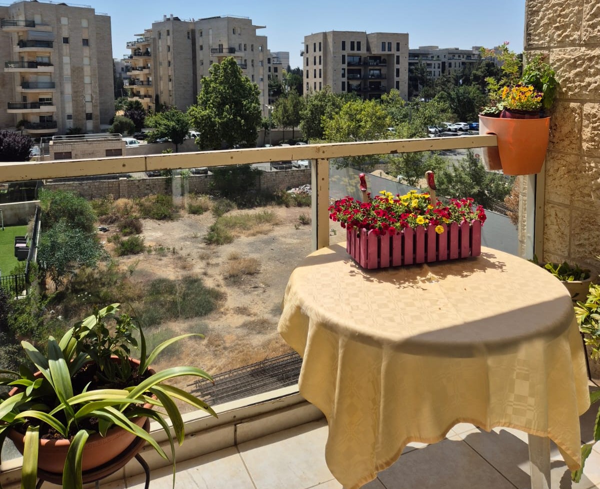 Hebron rd Alennby complex re-sale 2br