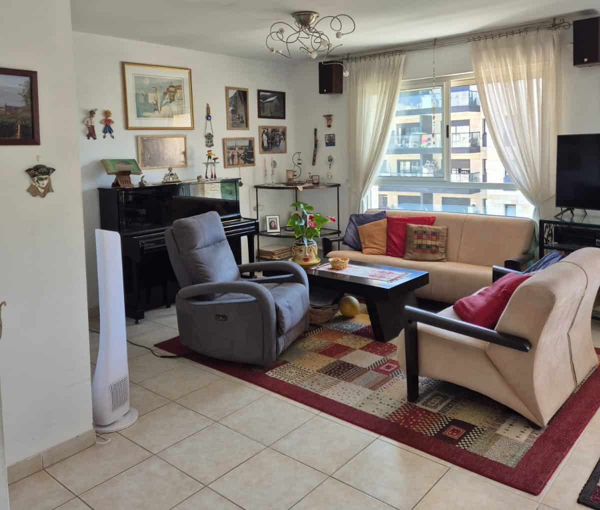 Hebron rd Alennby complex re-sale 2br