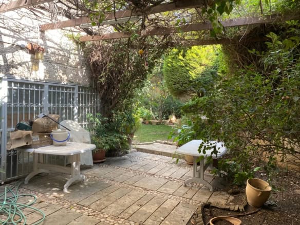 Sderot Shai Agnon garden cottage for sale