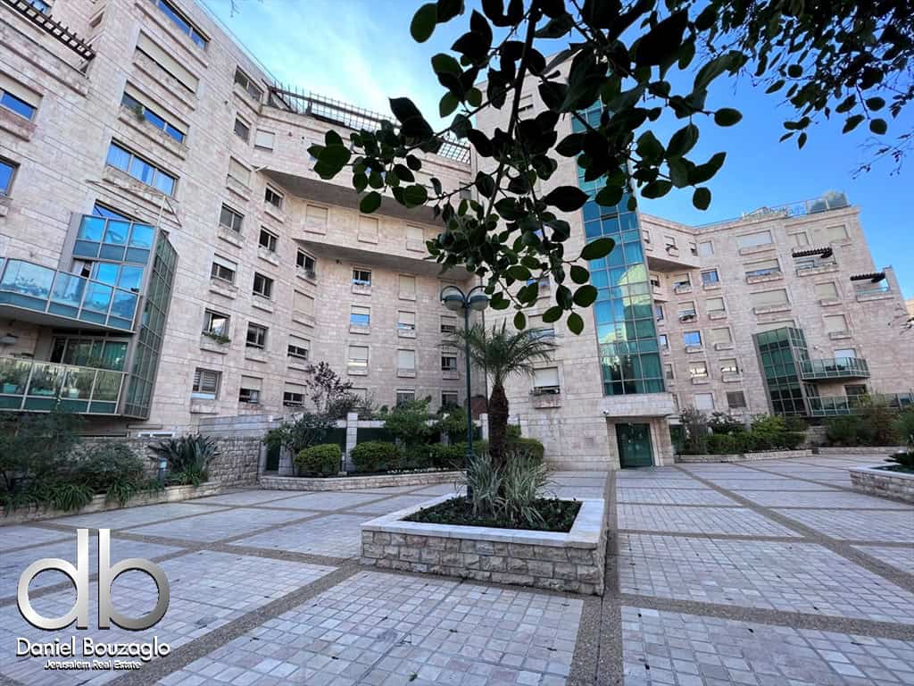 Lev Rechavia building pictures