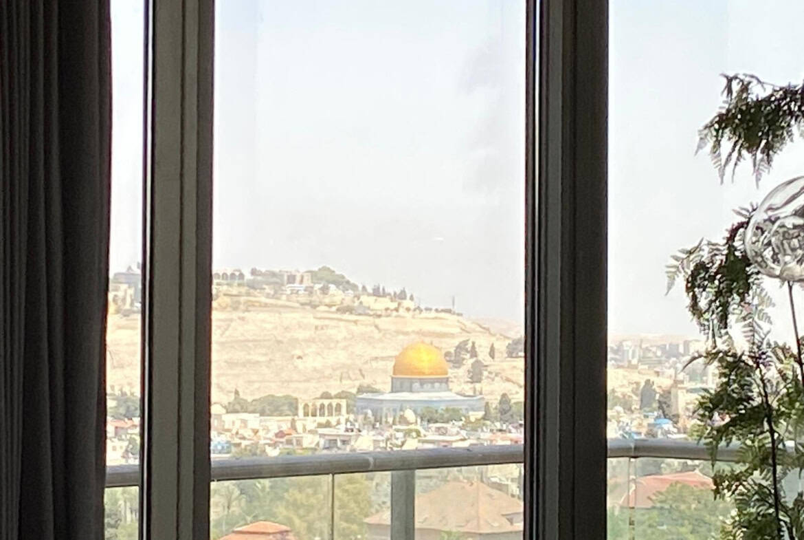 חצר הנביאים מונבז 3 דירת 4 חדרים מרוהטת להשכרה