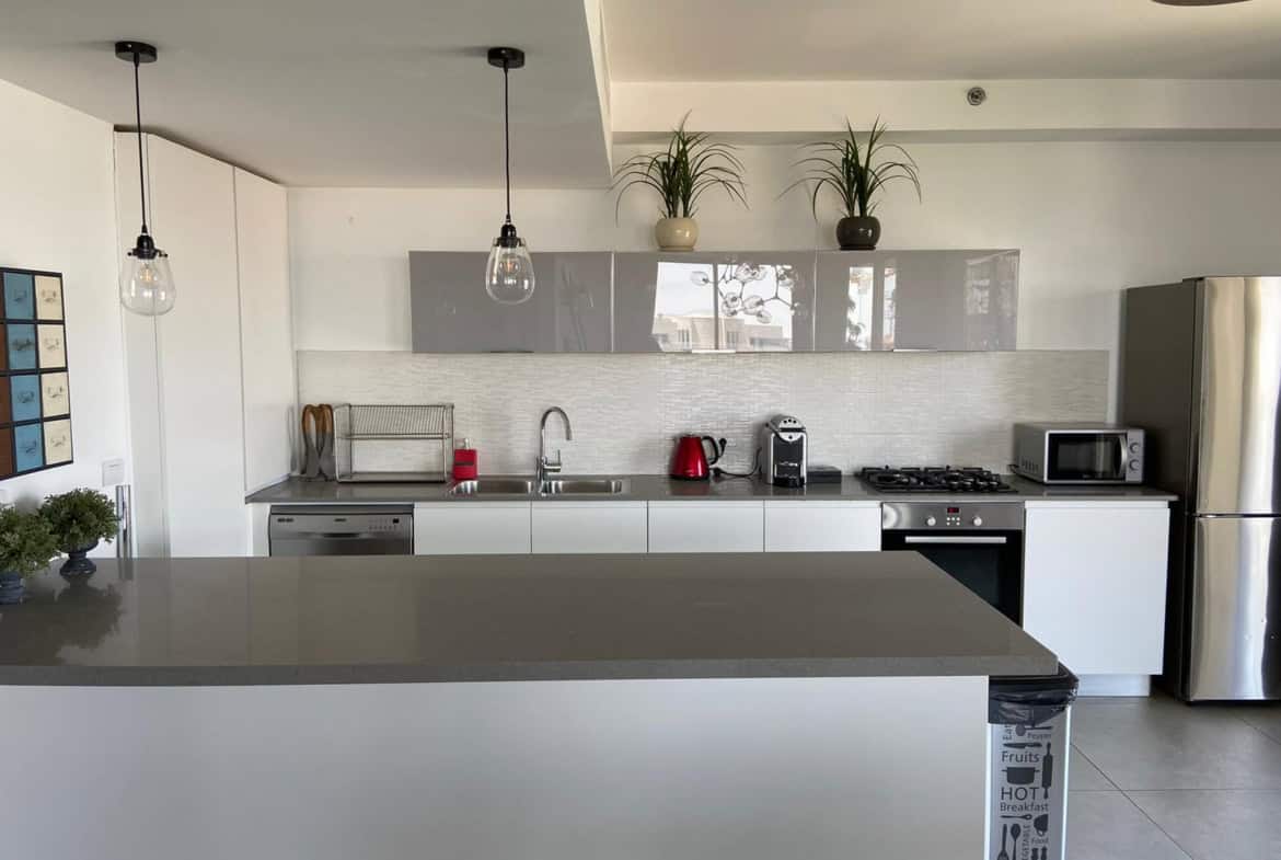 חצר הנביאים מונבז 3 דירת 4 חדרים מרוהטת להשכרה