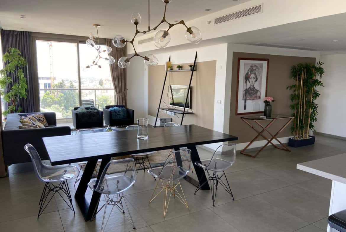 חצר הנביאים מונבז 3 דירת 4 חדרים מרוהטת להשכרה