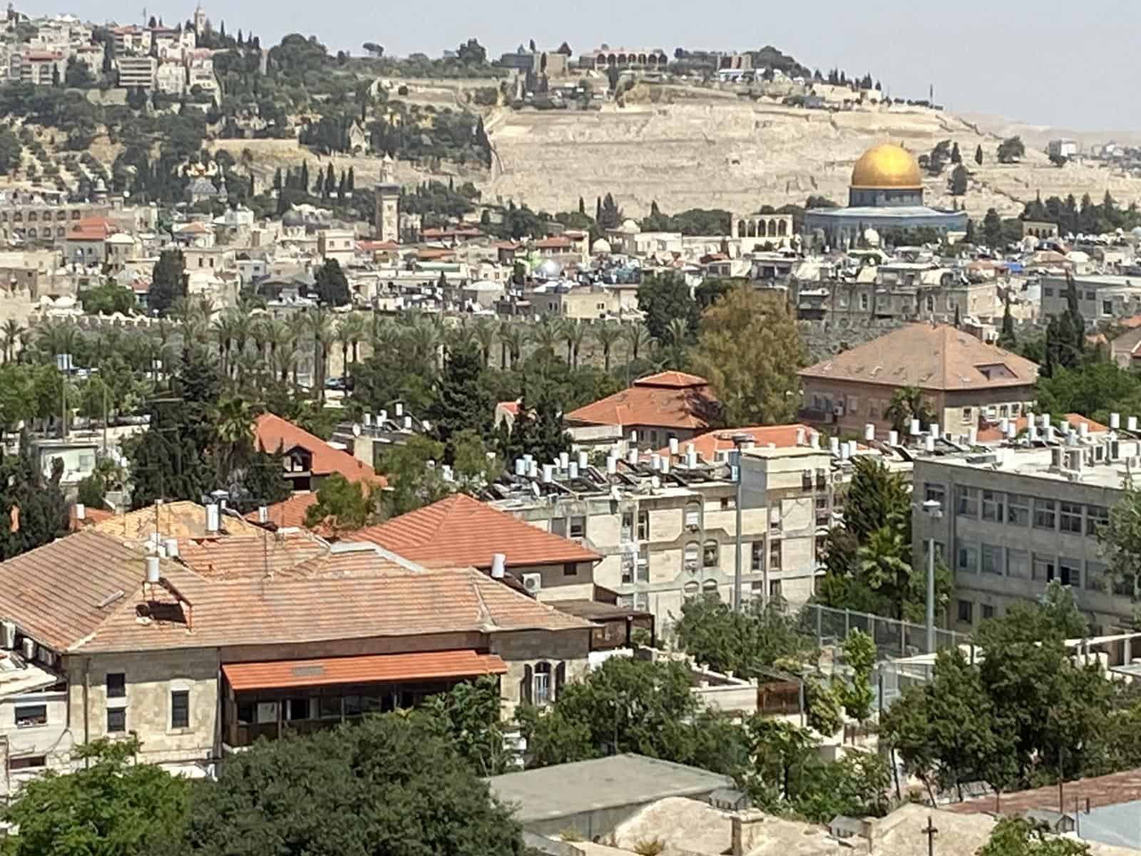 חצר הנביאים מונבז 3 דירת 4 חדרים מרוהטת להשכרה