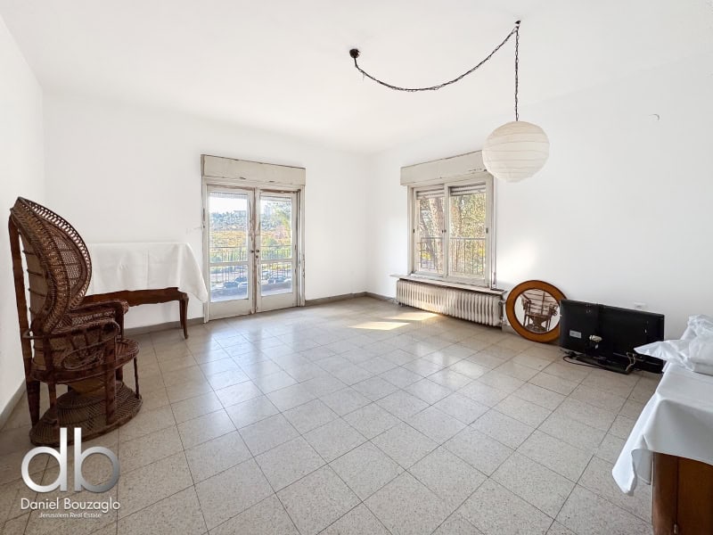 למכירה ברחוב טשרנחובסקי 35חדרים עם חניה ירושלים