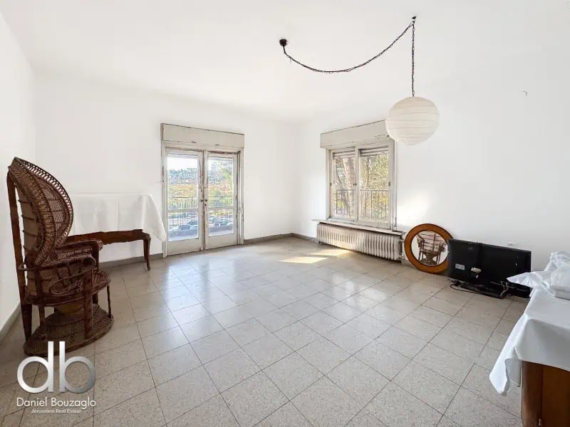 למכירה ברחוב טשרנחובסקי 35חדרים עם חניה ירושלים
