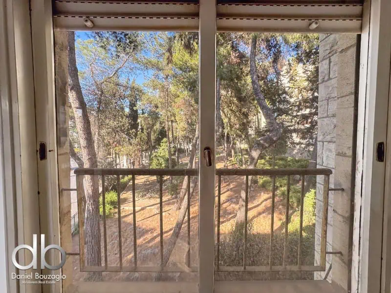 למכירה ברחוב טשרנחובסקי 35חדרים עם חניה ירושלים