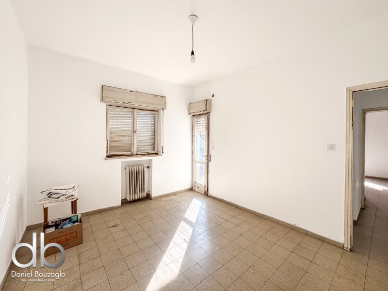 למכירה ברחוב טשרנחובסקי 35חדרים עם חניה ירושלים