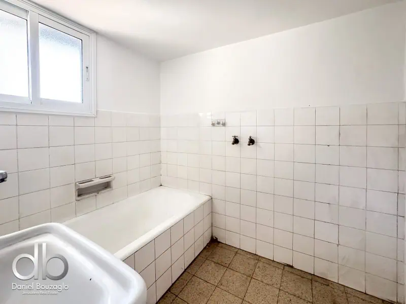 למכירה ברחוב טשרנחובסקי 35חדרים עם חניה ירושלים