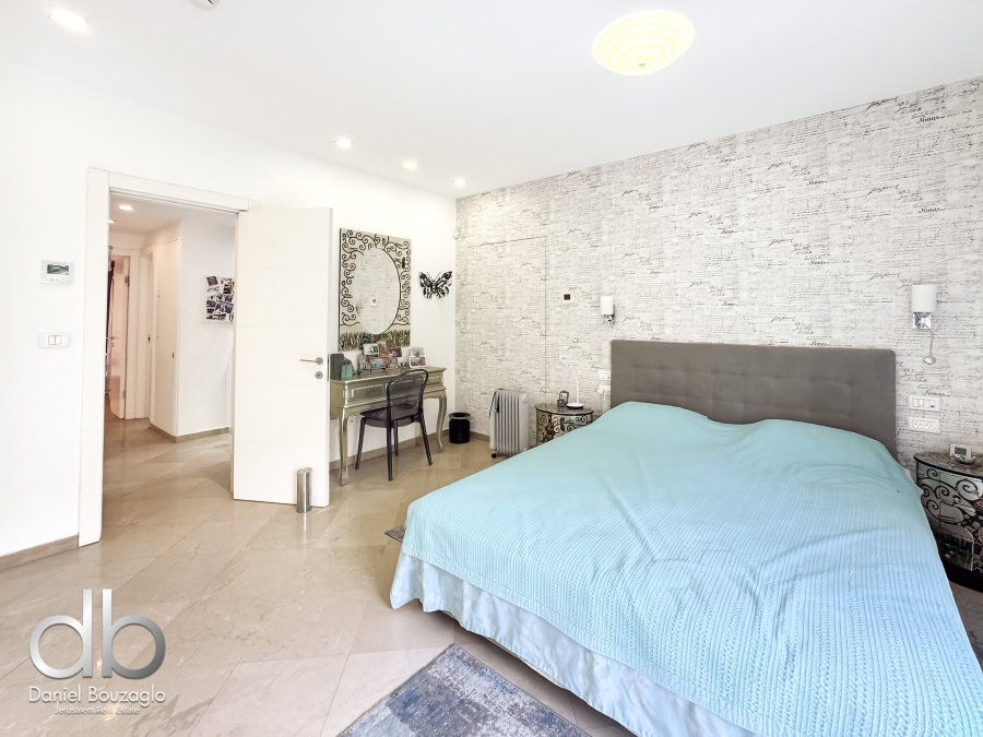 Garden apartment in David VIllage for sale 1 Modern Jerusalem real estate bedroom featuring stylish decor and high-end amenities by Daniel Bouzaglo.