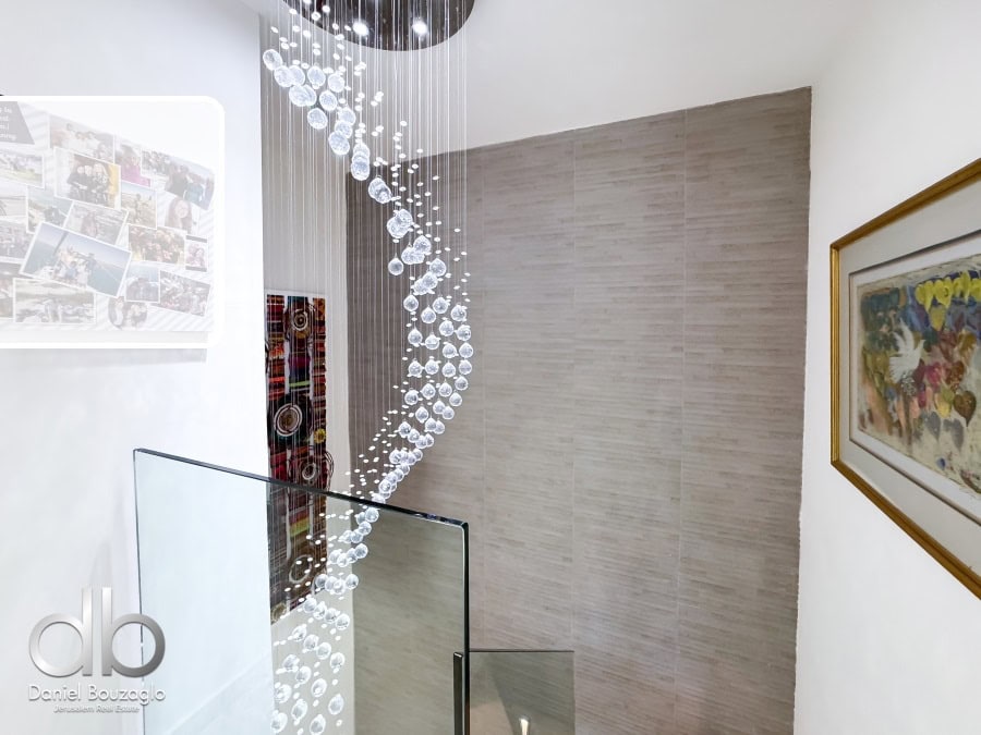 Garden apartment in David VIllage for sale 5 Modern Jerusalem real estate interior with stunning glass chandelier and contemporary artwork. Elegant design ideal for luxury home buyers exploring Jerusalem properties.