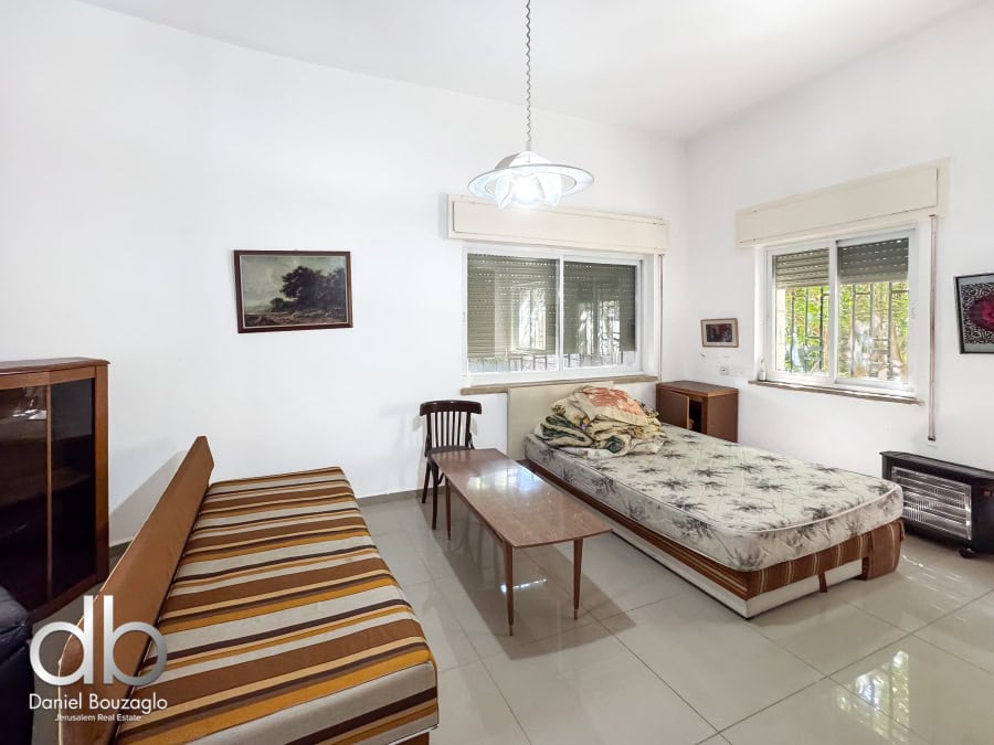 Bright Jerusalem real estate apartment with spacious rooms and natural light, ideal for investors or families seeking comfort and convenience in the heart of Jerusalem.