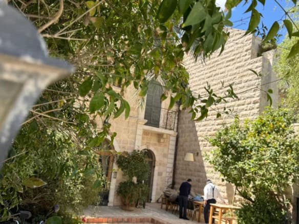 Shaarey Chesed house for sale with building rights