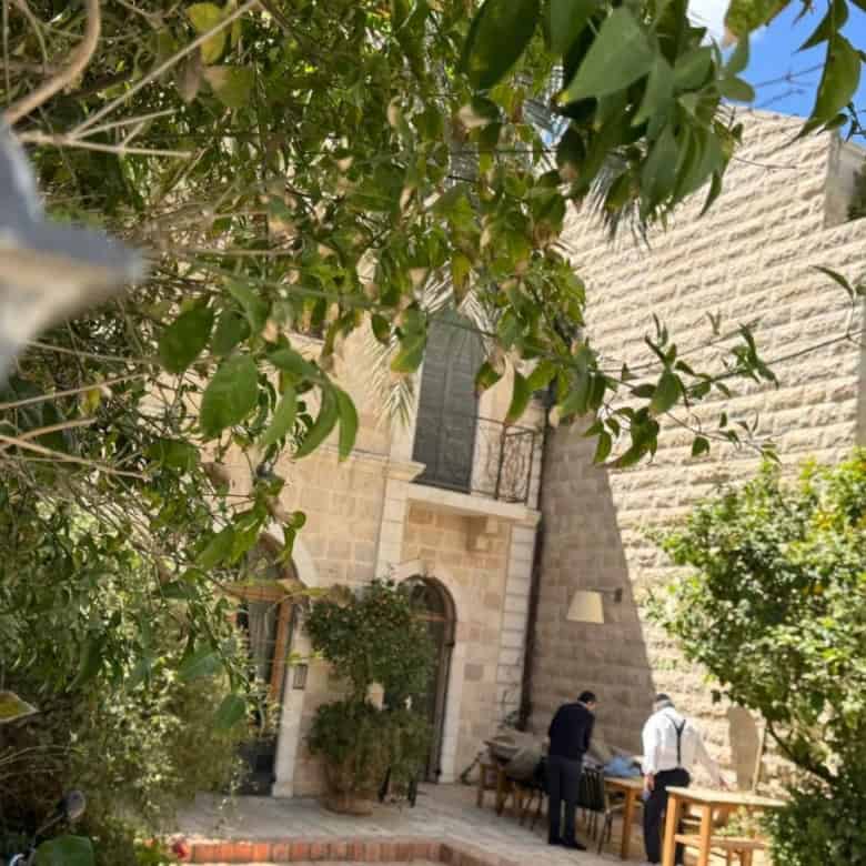 Shaarey Chesed house for sale with building rights