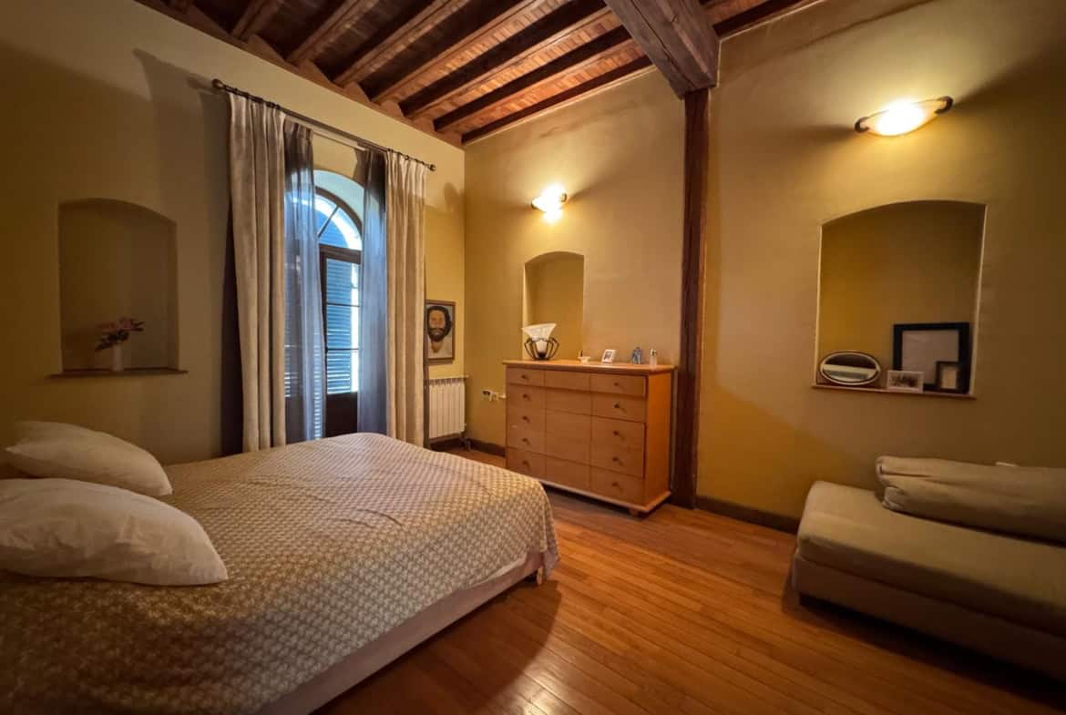 Shaarey Chesed house for sale with building rights